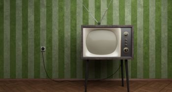 stary telewizor w pokoju
